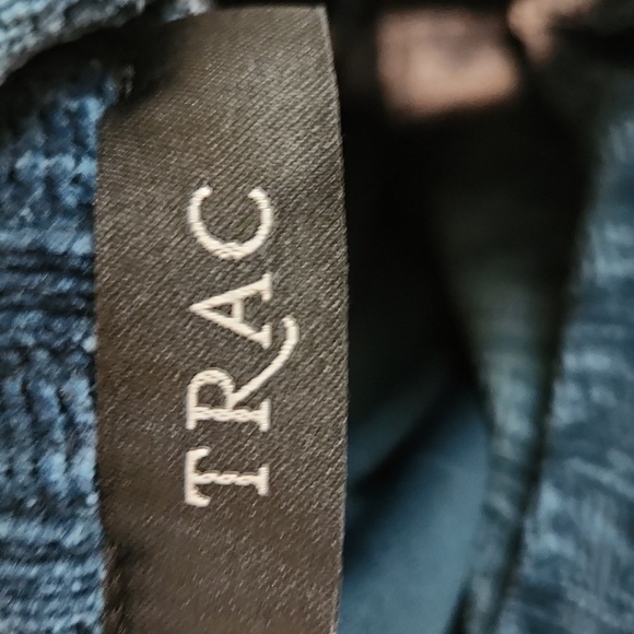 Trac Casual Dress - Picture 5 of 6